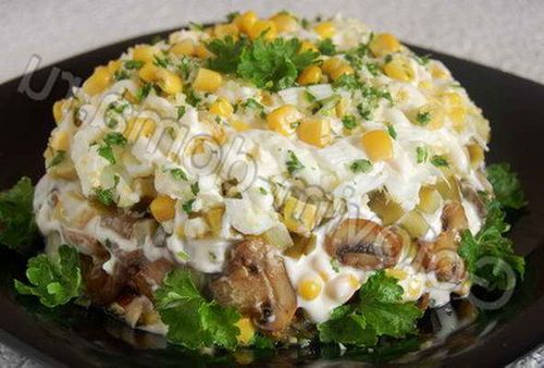 Салат с грибами и курицей