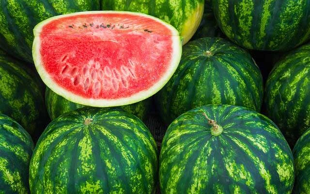 Как правильно выбрать спелый арбуз