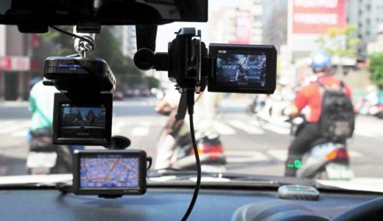 Какой регистратор купить в машину