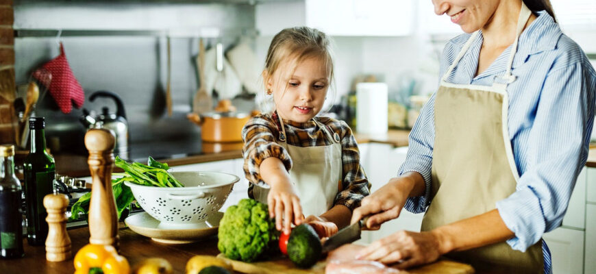 Советы: как провести с семьёй выходные на кухне.